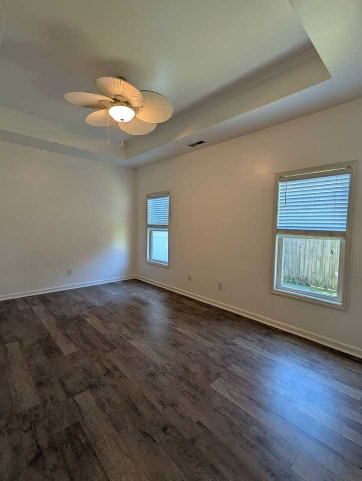 240 Seville St - Photo 4 of 22