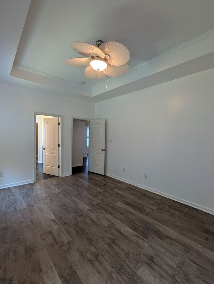 240 Seville St - Photo 5 of 22