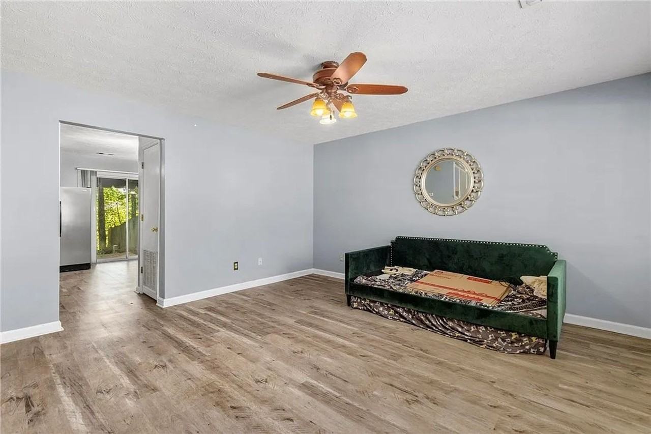 1094 Chinook St - Photo 2 of 12