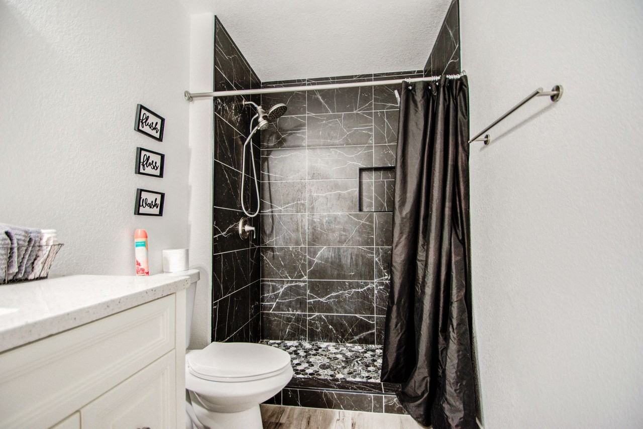 5010 5010 W Monte Cristo Ave - 5010 W Monte Cristo Ave - Photo 4 of 48