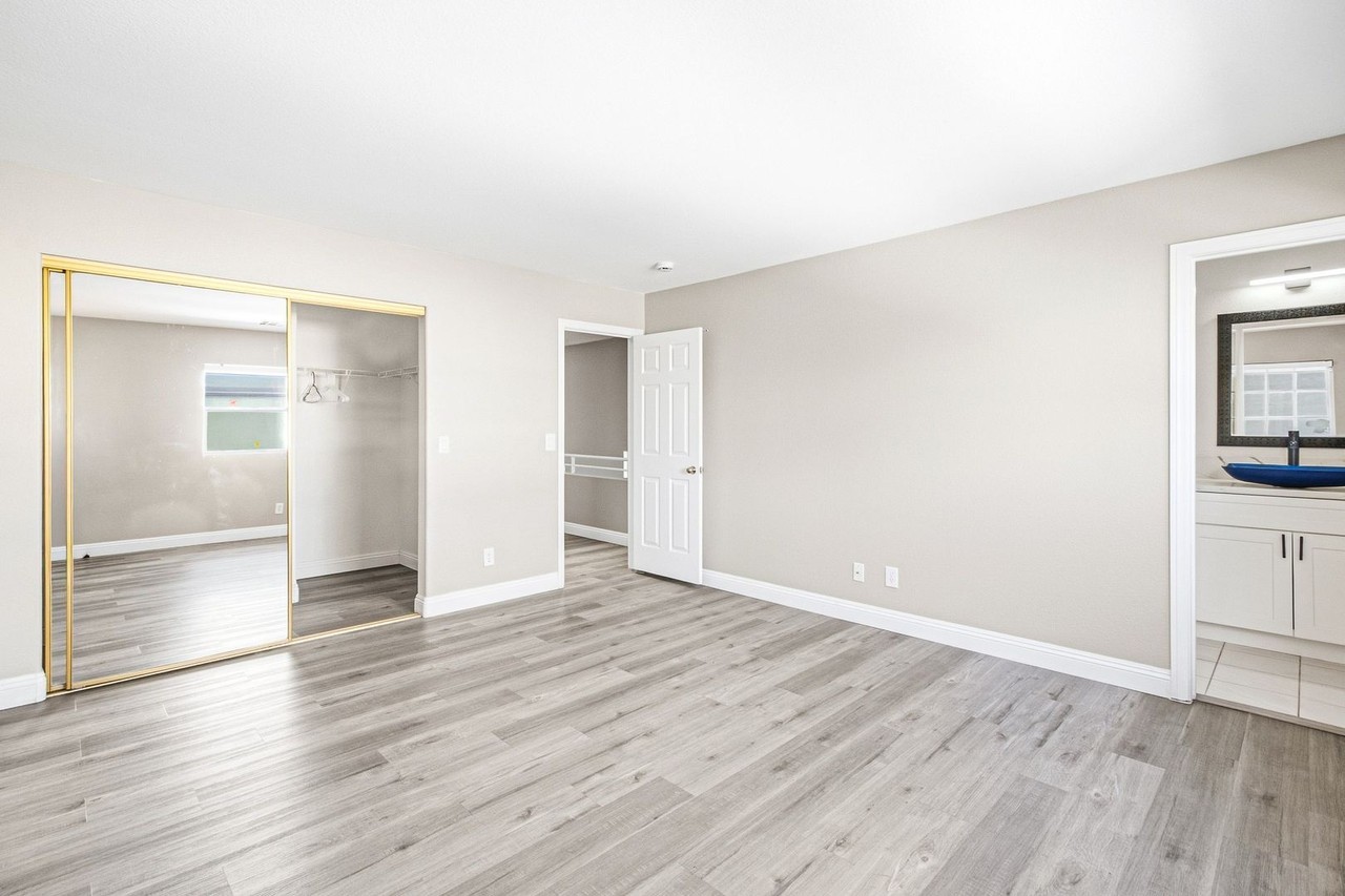 1475 Reef Ridge Ct - Photo 2 of 24
