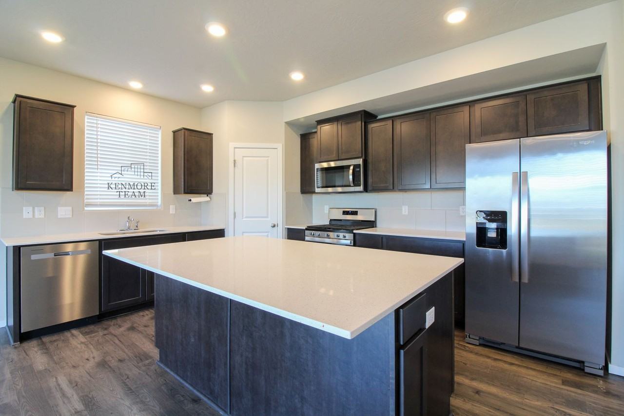 7982 Ranchland Ln - Photo 2 of 24