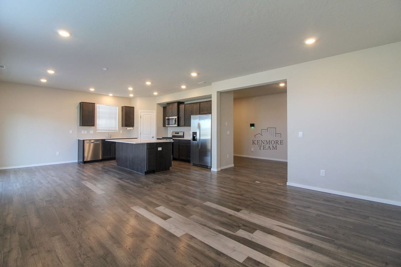 7982 Ranchland Ln - Photo 4 of 24
