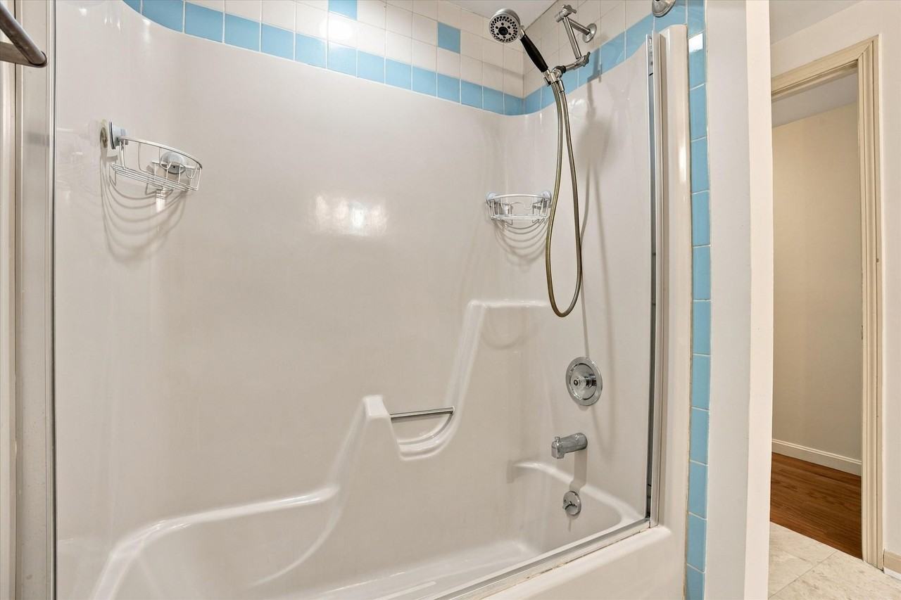 26 Louise Dr - Photo 4 of 43