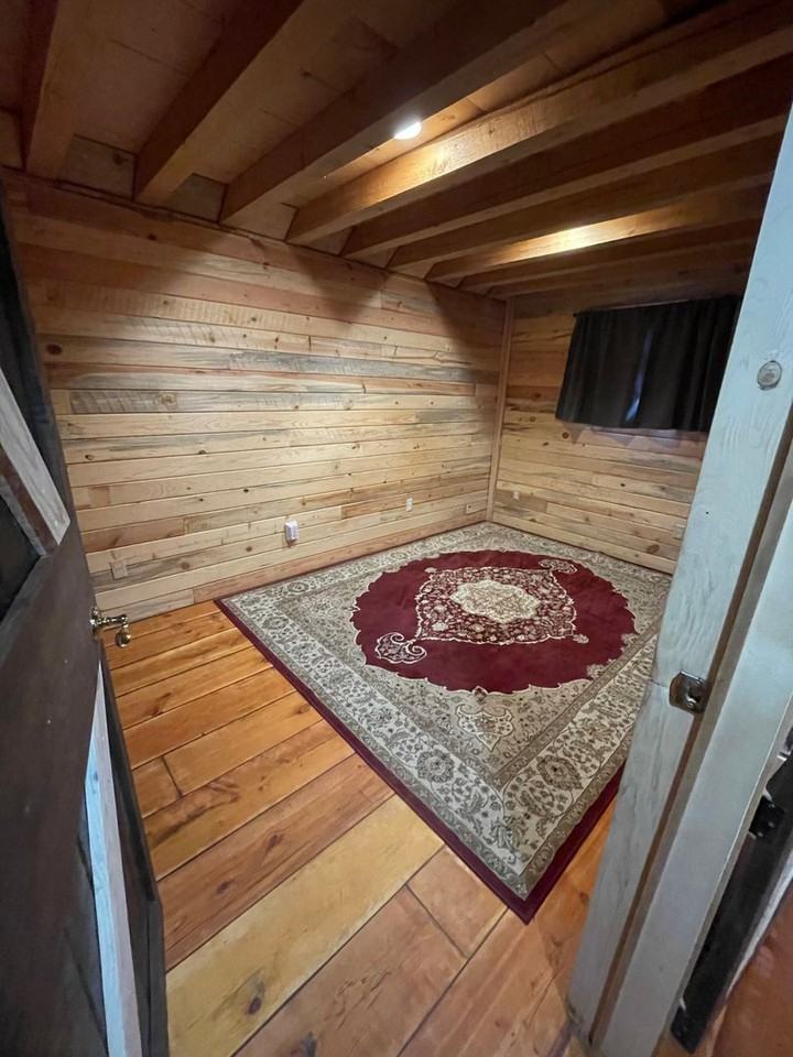 888 Westside Rd - Photo 5 of 11