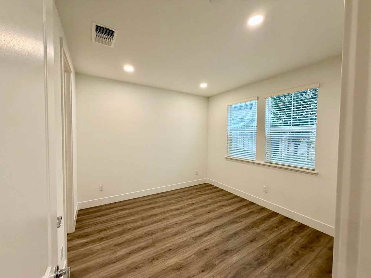 37316 Suncrest St - Photo 4 of 16