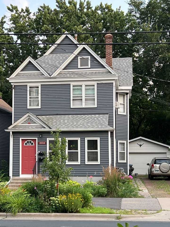 1034 18th Ave Ne - Photo 2 of 6