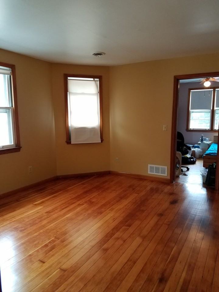 1034 18th Ave Ne - Photo 3 of 6