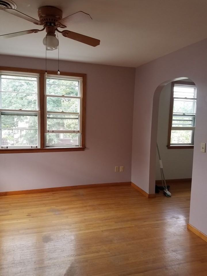 1034 18th Ave Ne - Photo 4 of 6