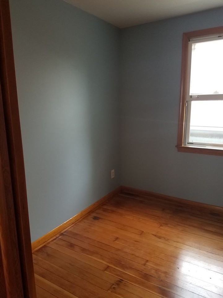 1034 18th Ave Ne - Photo 5 of 6