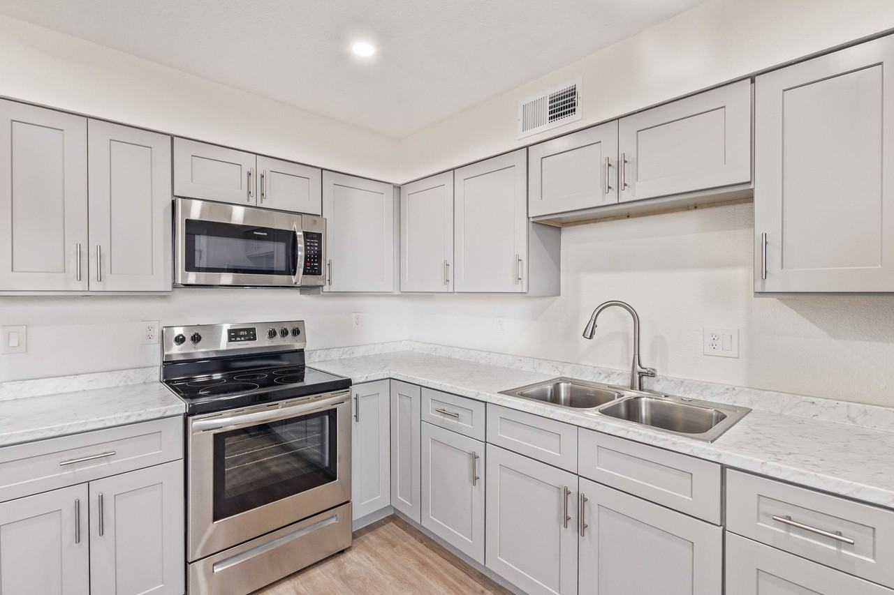 1444 E Broadway Rd - Photo 6 of 25