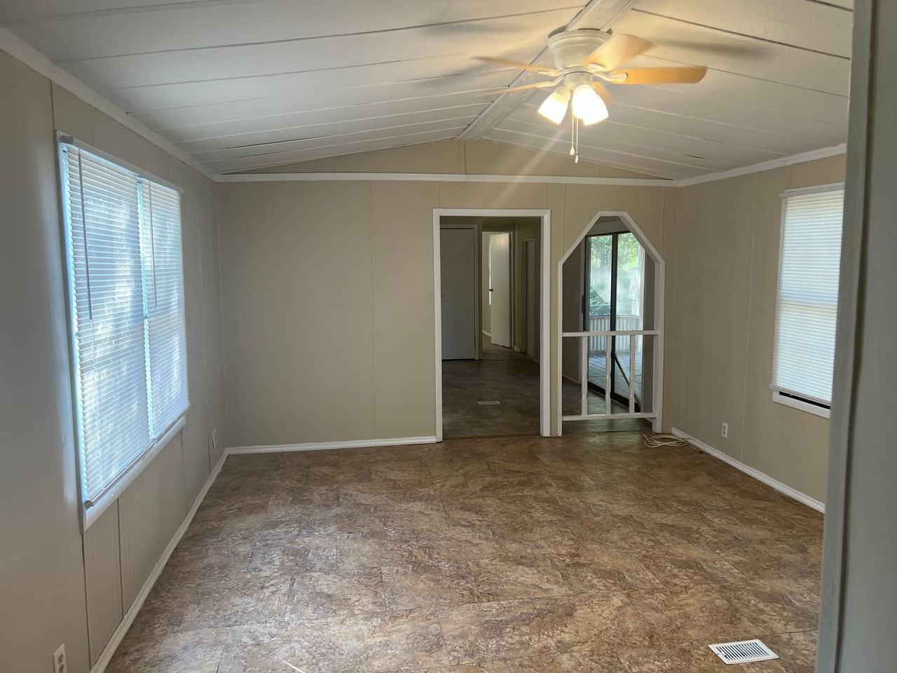 401 401 Griffin Road - Photo 2 of 15