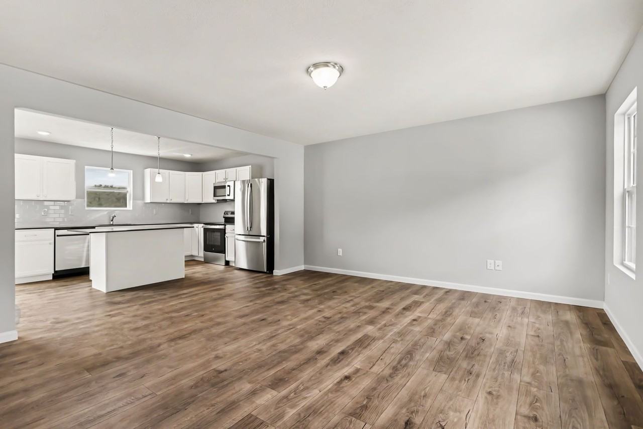 3990 Sugarsand Ln - Photo 4 of 23