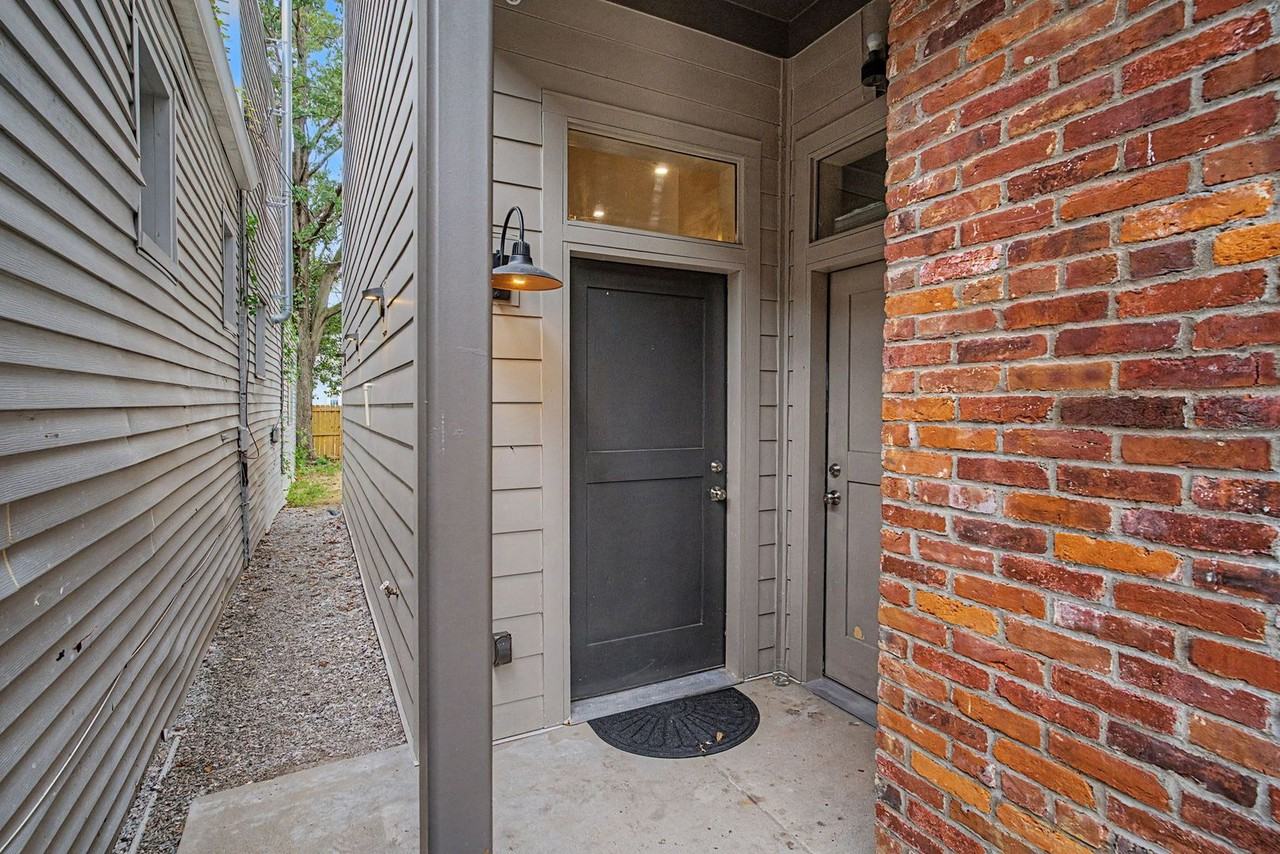 1105 Logan St - Photo 3 of 28