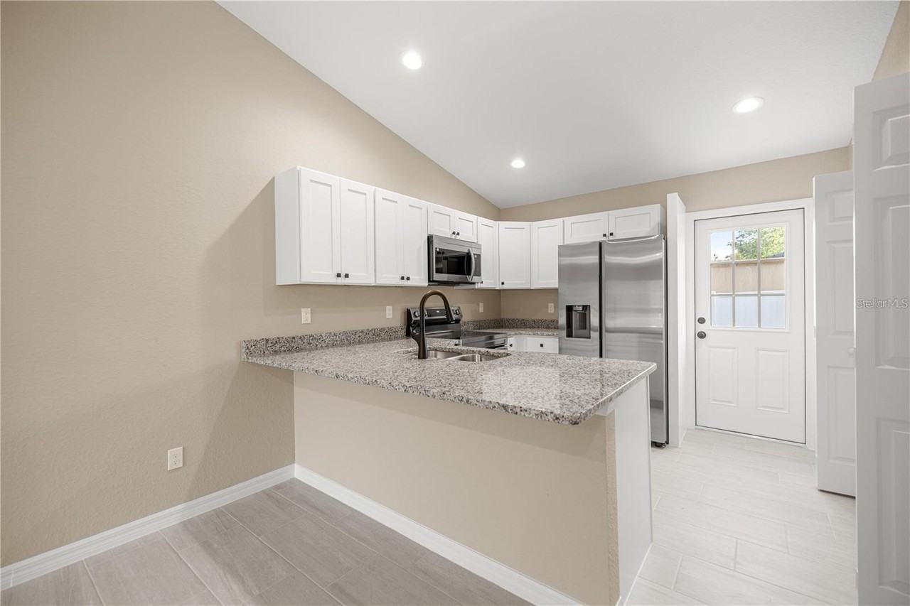 5795 NW 11th Pl - Photo 6 of 10