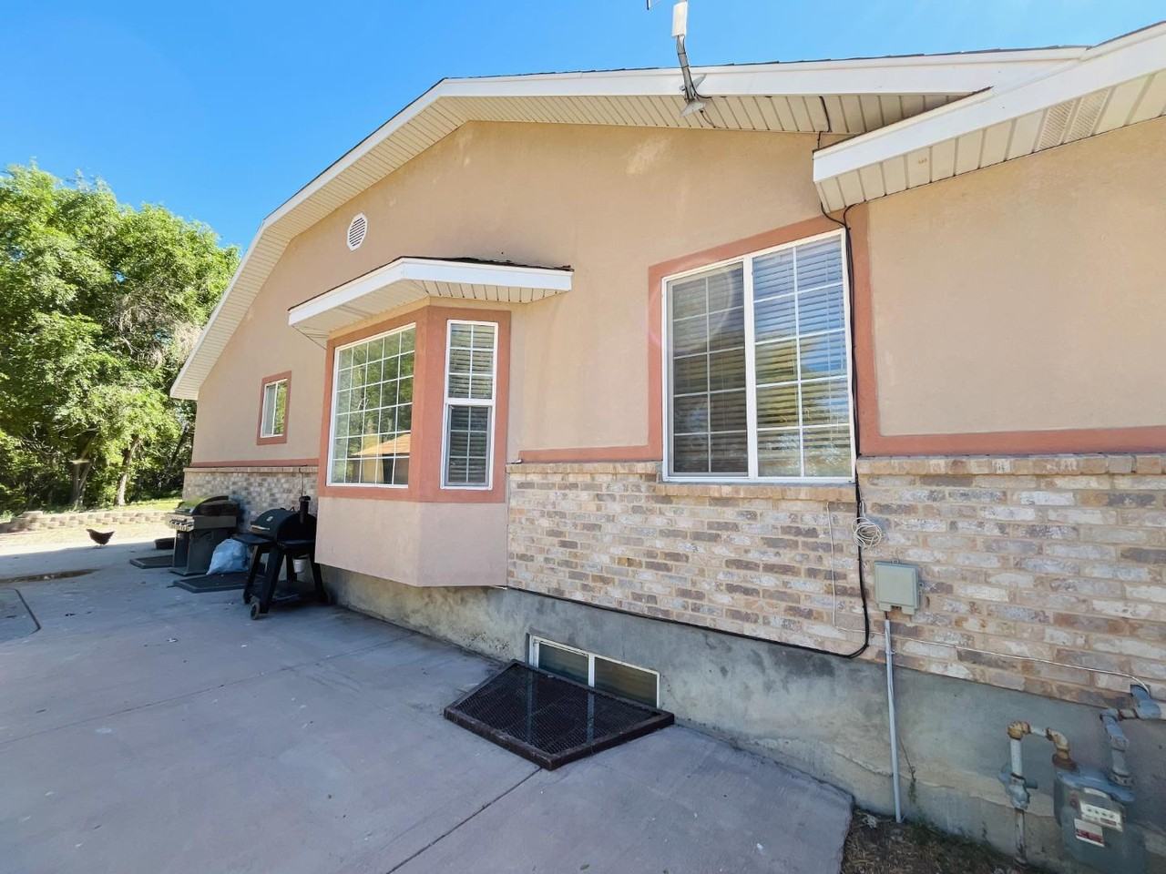 3150 S 3260 E - Photo 2 of 10