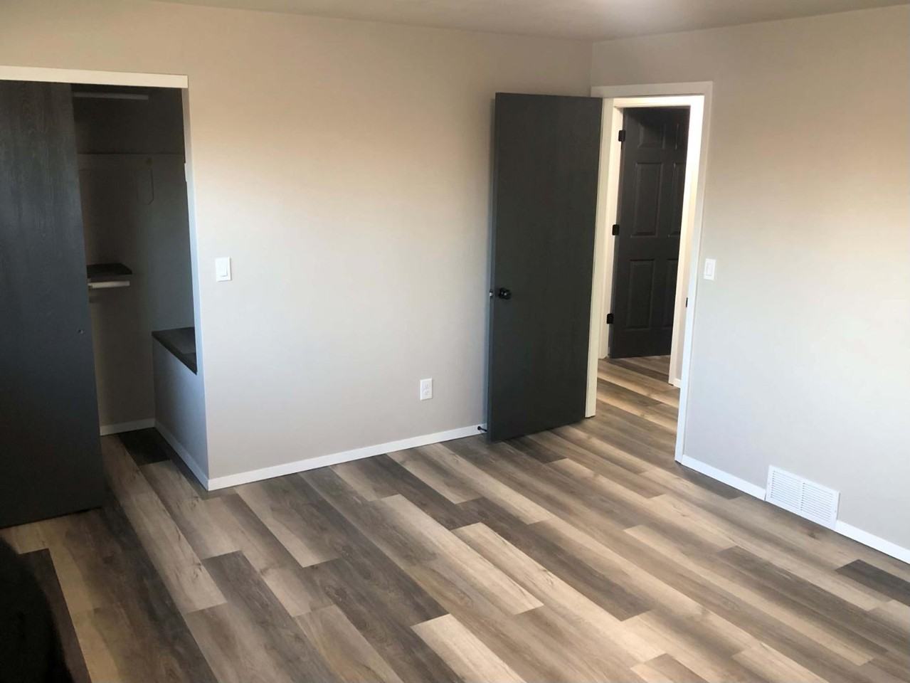 2342 W Glendale Ave - Photo 5 of 16