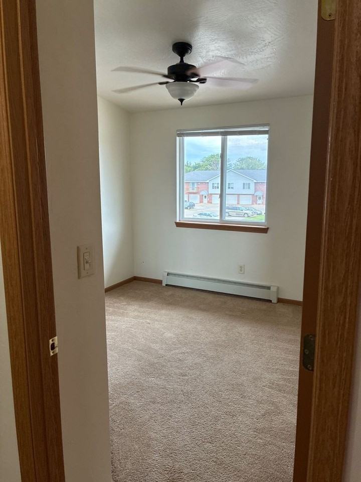 Meet your new home at Stone Ridge Estates in Neenah! - Photo 5 of 10