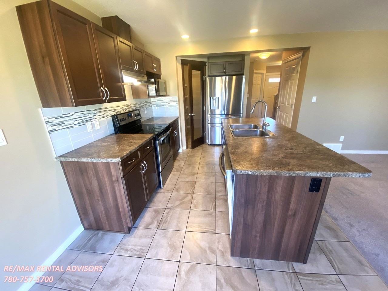 5250 20 Ave Sw - Photo 3 of 27