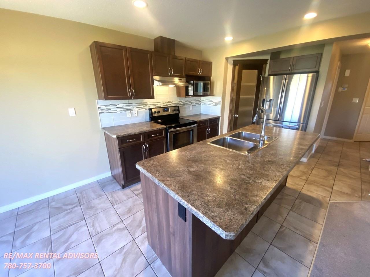 5250 20 Ave Sw - Photo 4 of 27