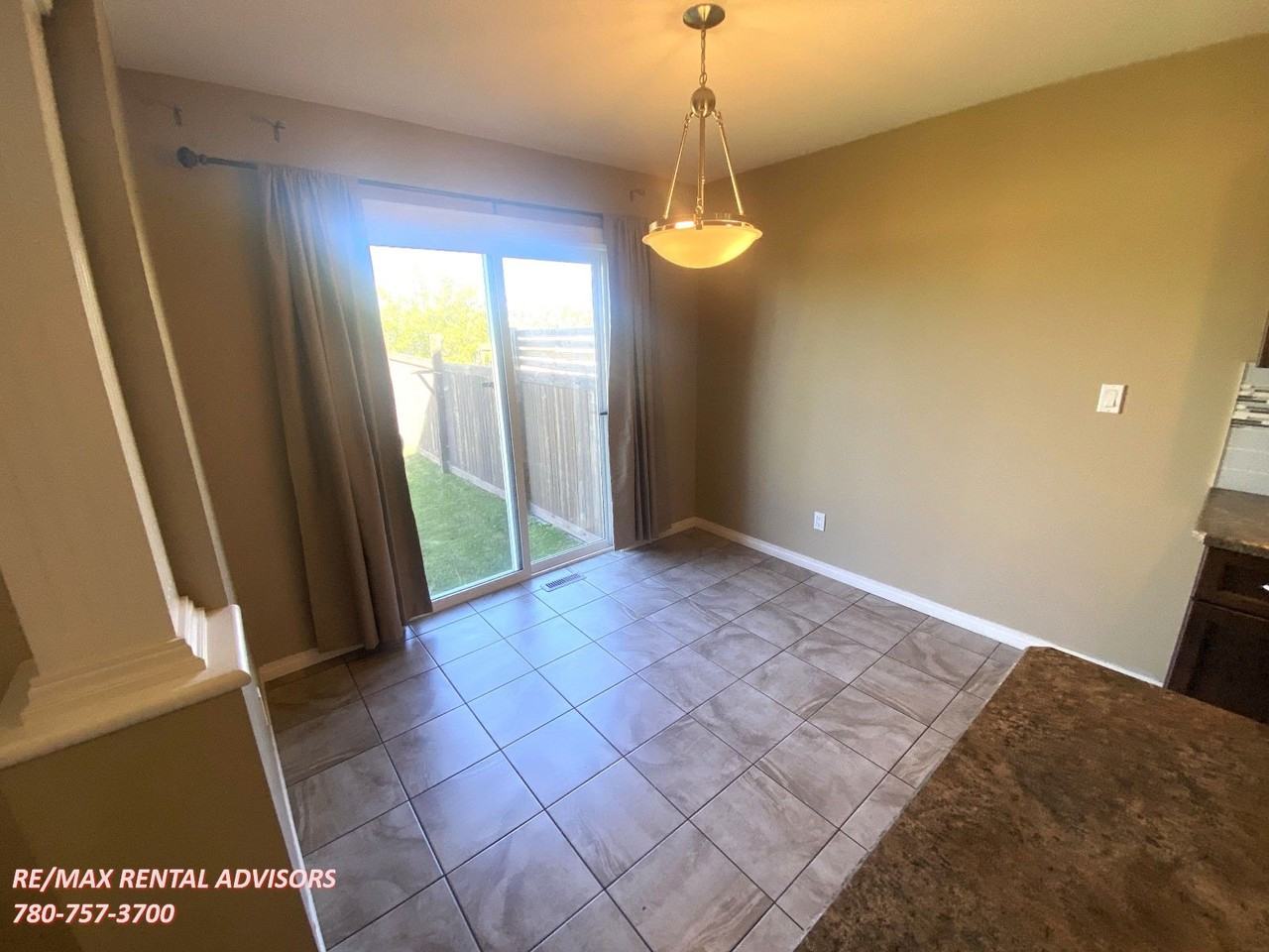 5250 20 Ave Sw - Photo 7 of 27