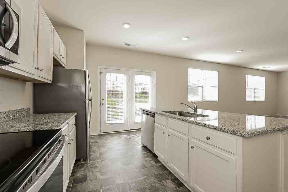 316 Hamilton Pointe Dr - Photo 7 of 17