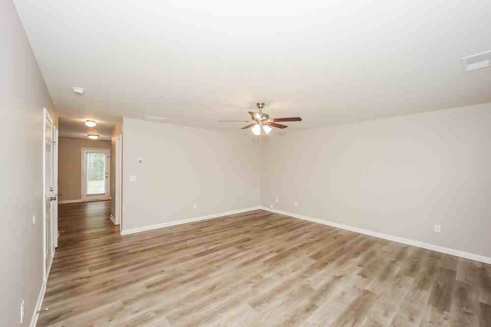 318 Freeman Cir - Photo 4 of 17