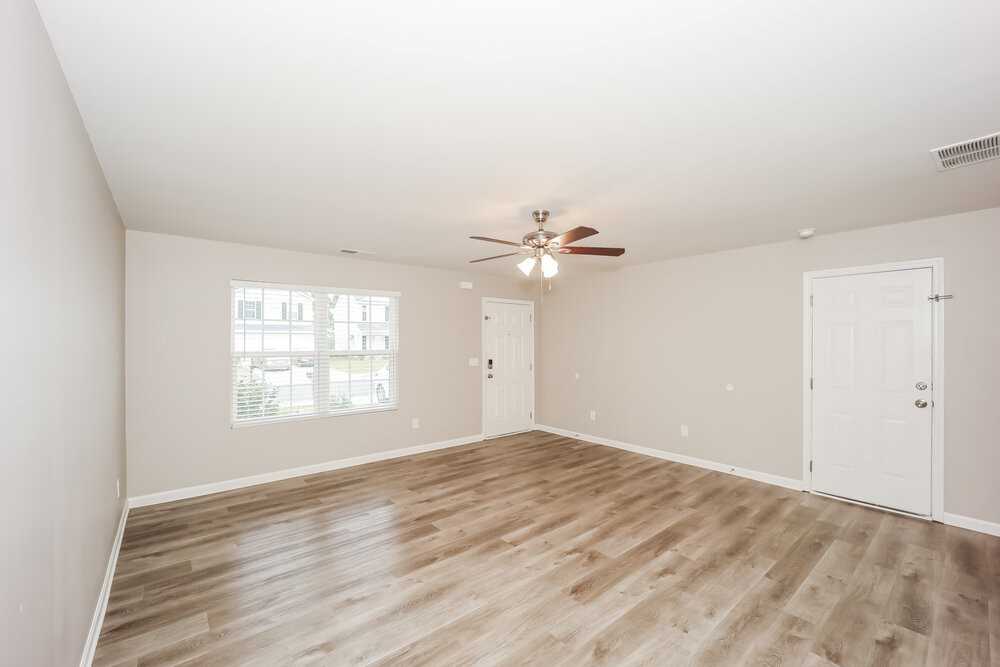 318 Freeman Cir - Photo 5 of 17