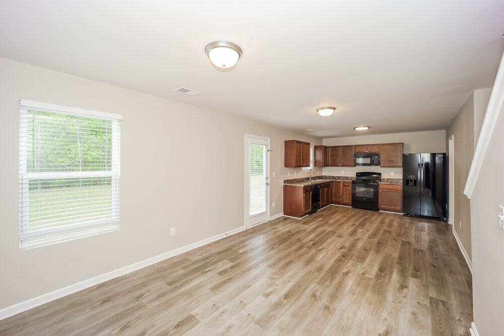 318 Freeman Cir - Photo 6 of 17