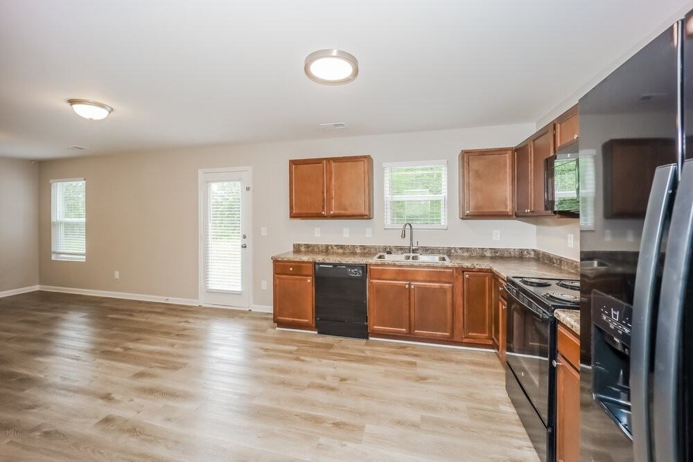 318 Freeman Cir - Photo 7 of 17