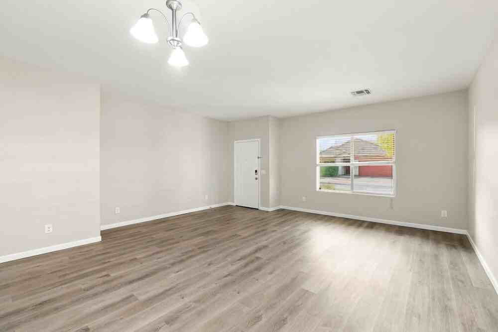 3422 W Chambers St - Photo 4 of 16