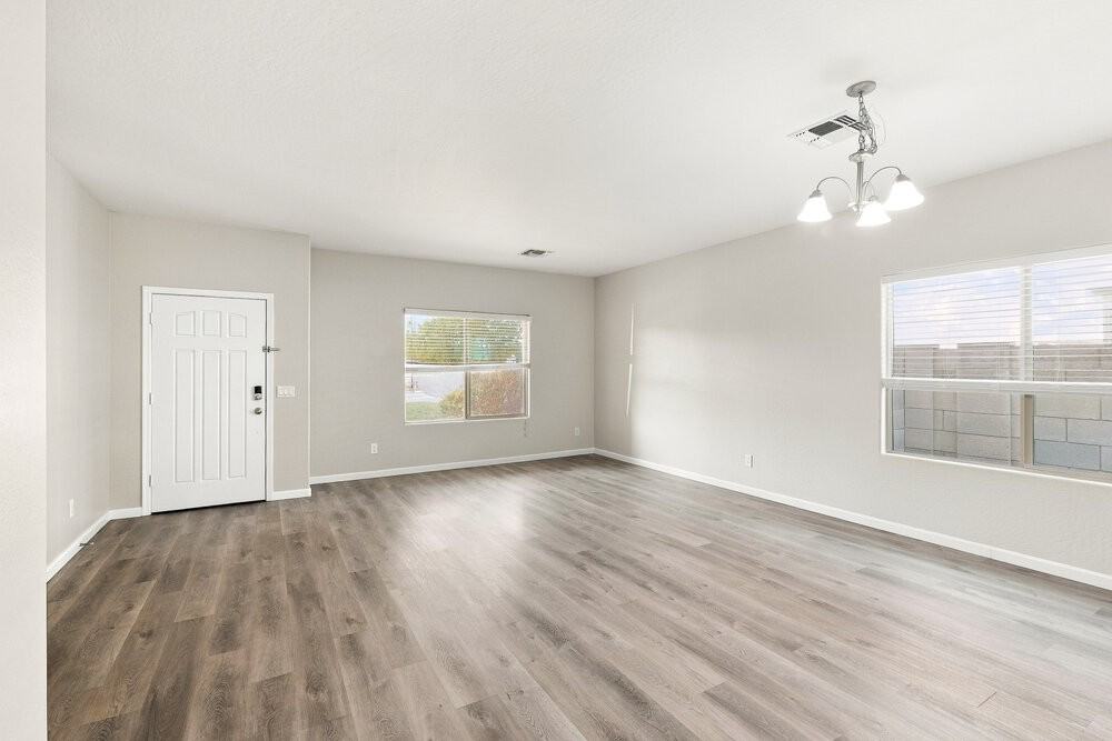 3422 W Chambers St - Photo 5 of 16