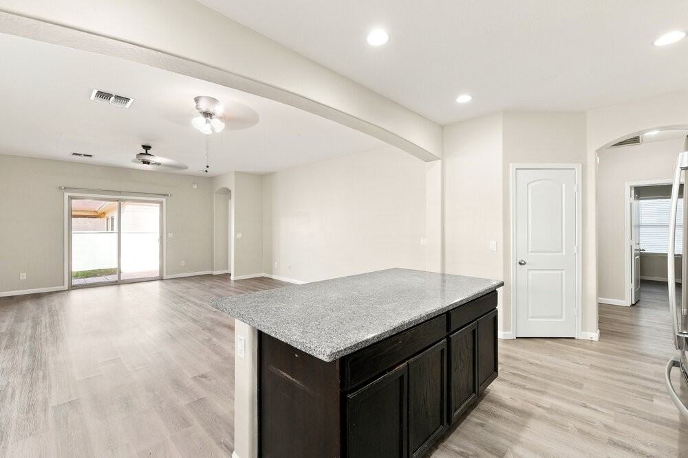 3422 W Chambers St - Photo 6 of 16