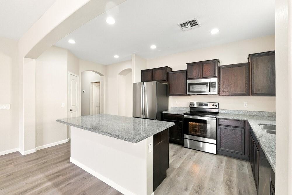 3422 W Chambers St - Photo 7 of 16