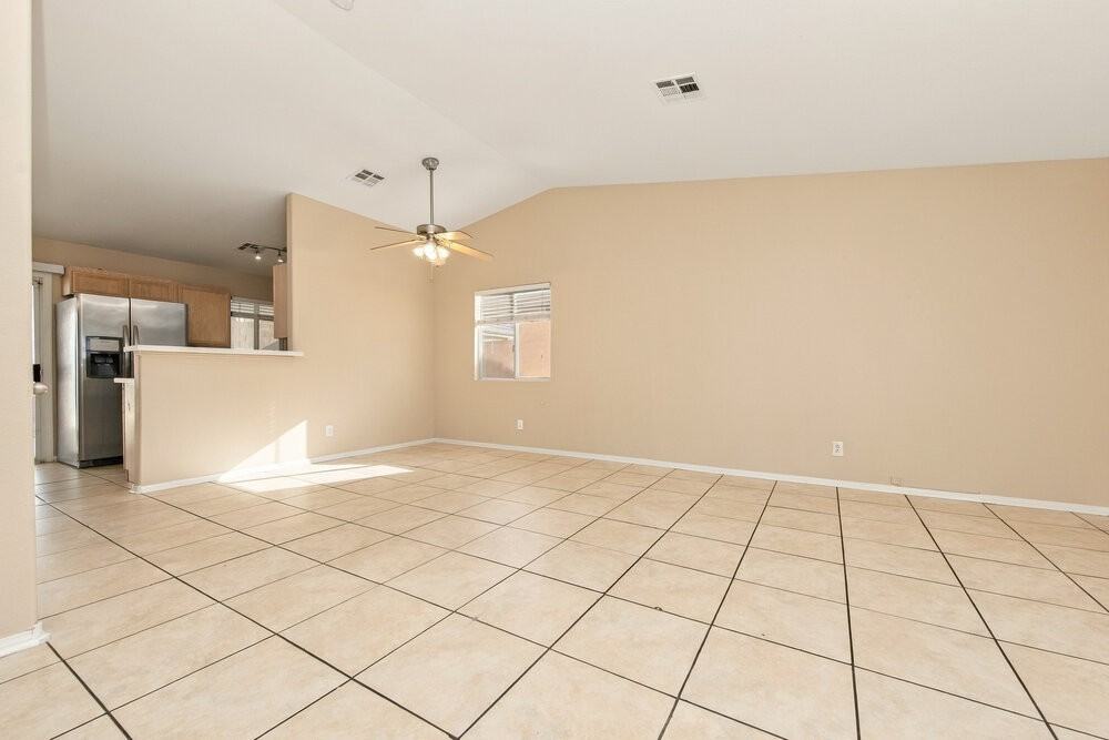 4026 W Red Coach Ave - Photo 3 of 16