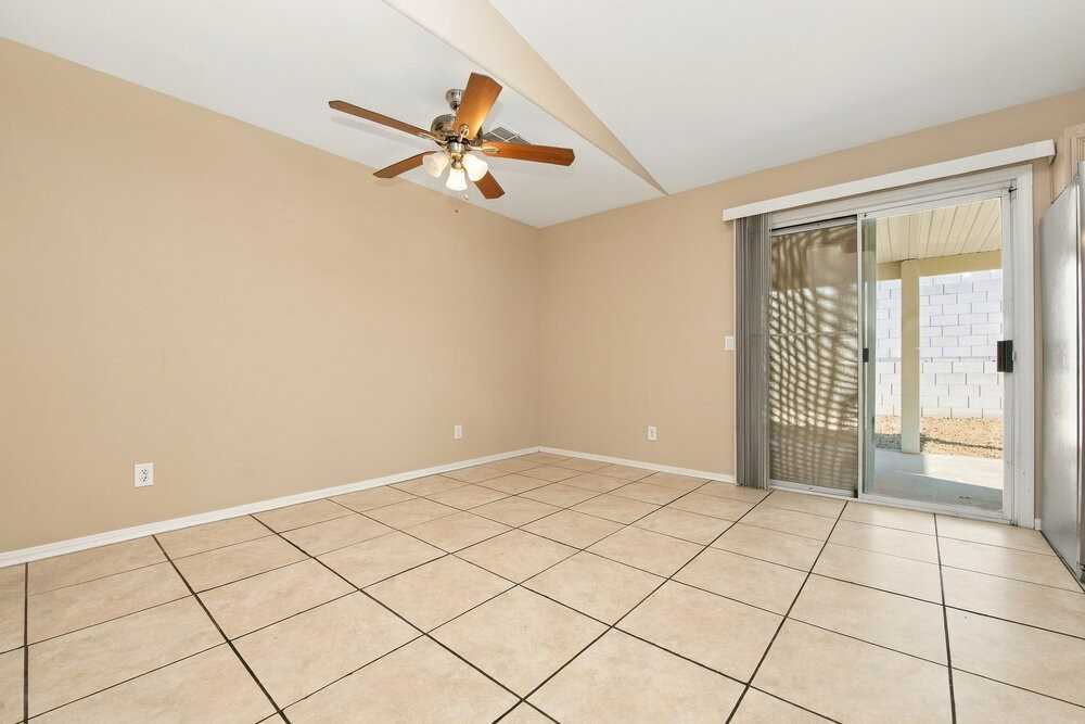 4026 W Red Coach Ave - Photo 5 of 16