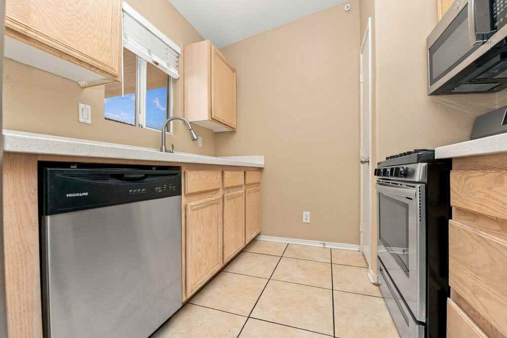 4026 W Red Coach Ave - Photo 7 of 16