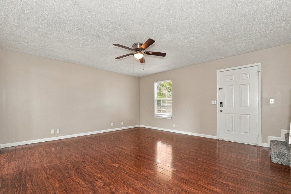 2819 Weybridge Dr - Photo 4 of 17