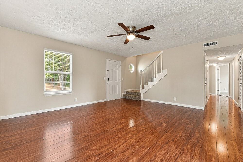 2819 Weybridge Dr - Photo 5 of 17