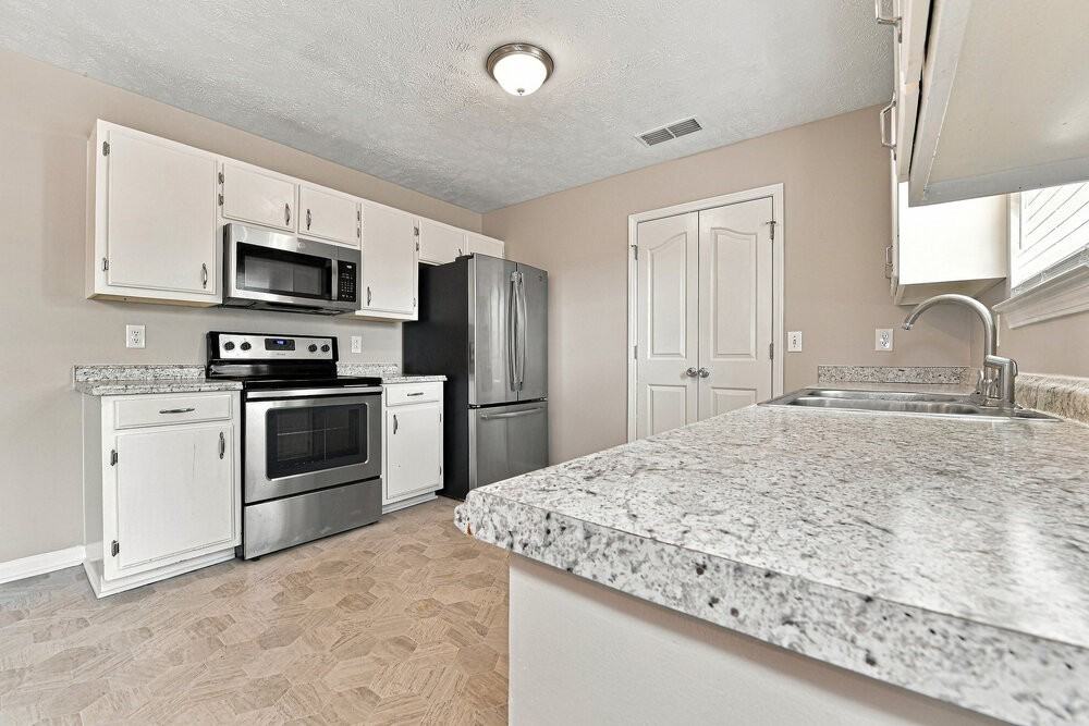 2819 Weybridge Dr - Photo 7 of 17