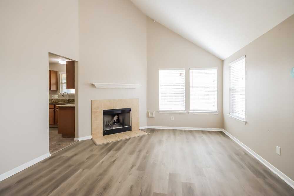 1402 Baychester Ln - Photo 4 of 17