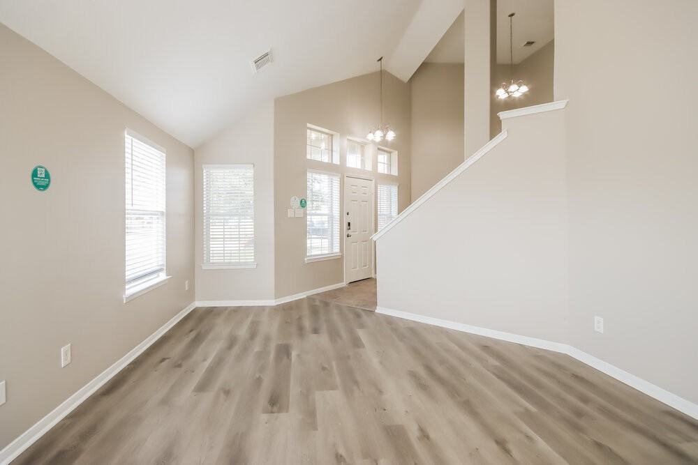 1402 Baychester Ln - Photo 5 of 17
