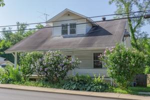 featured image of 817 W 11th St