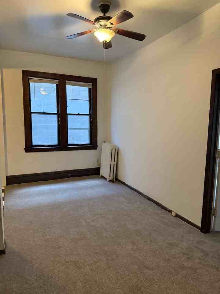 Yale Place Apartments - Photo 6 of 13