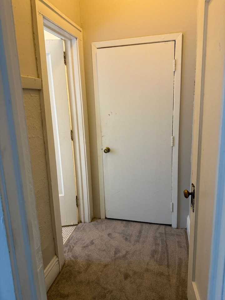 Yale Place Apartments - Photo 7 of 13