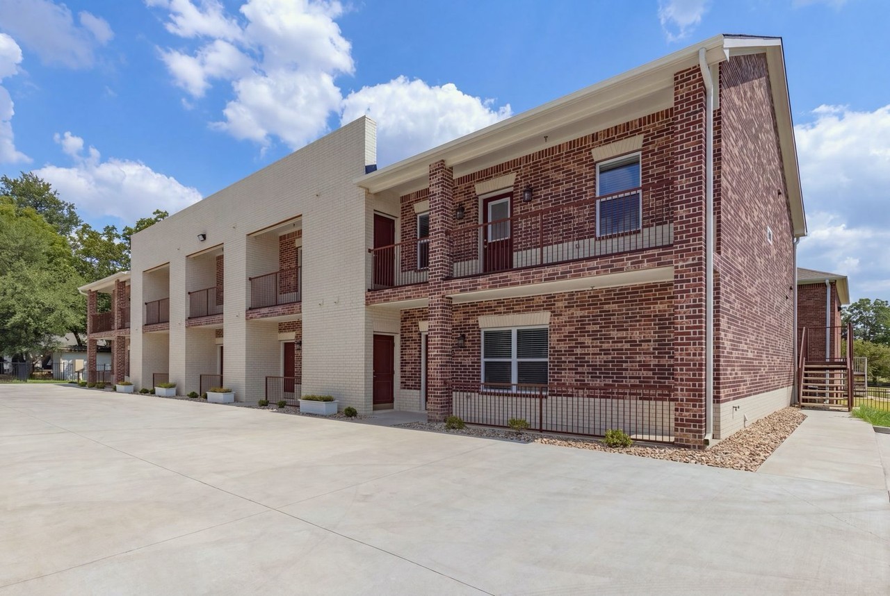 South Campus Apartments-1906 - Photo 3 of 26