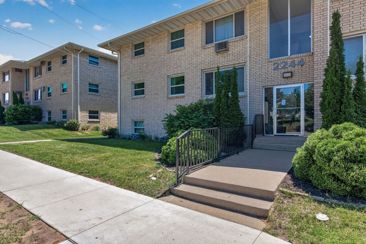 2M Apartments - Photo 4 of 38
