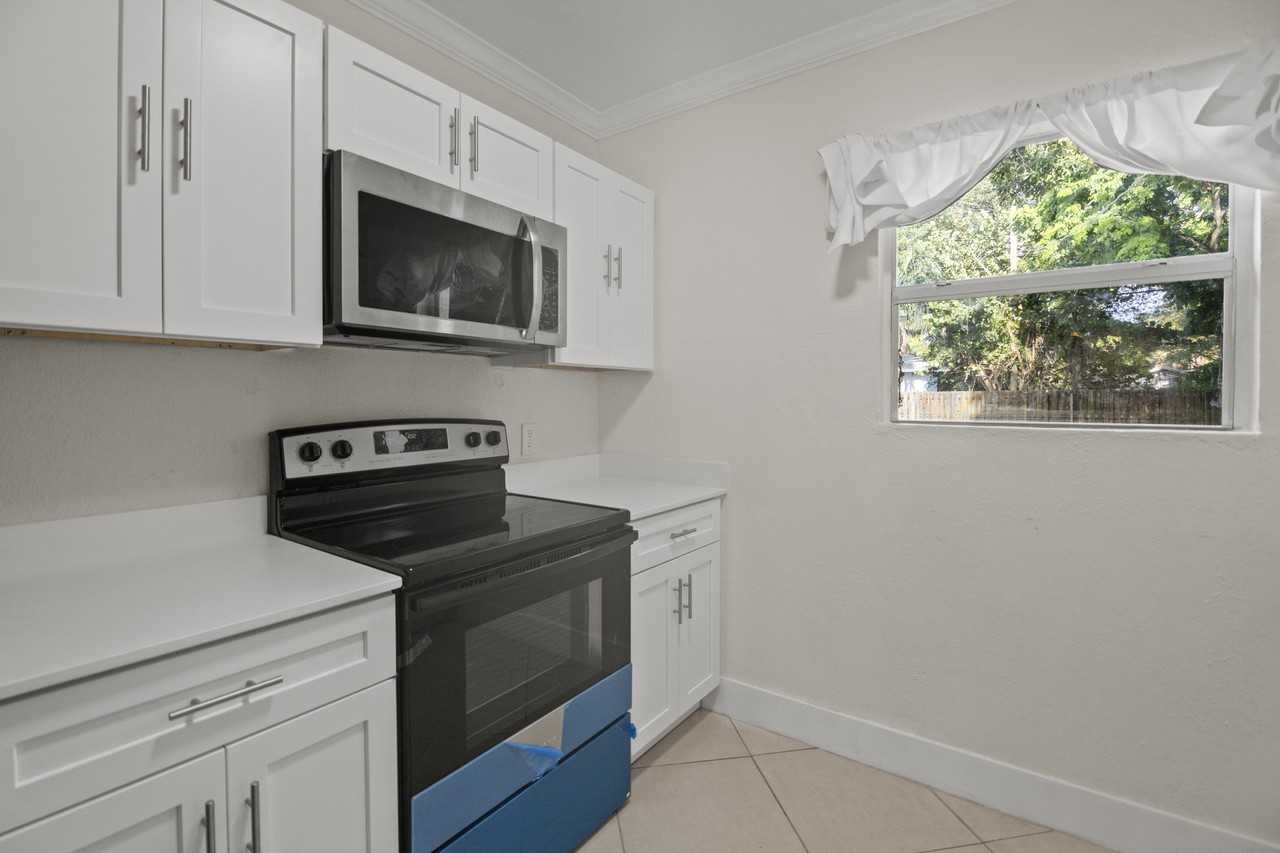1140 Nw 3rd Ave #1 - Photo 3 of 26
