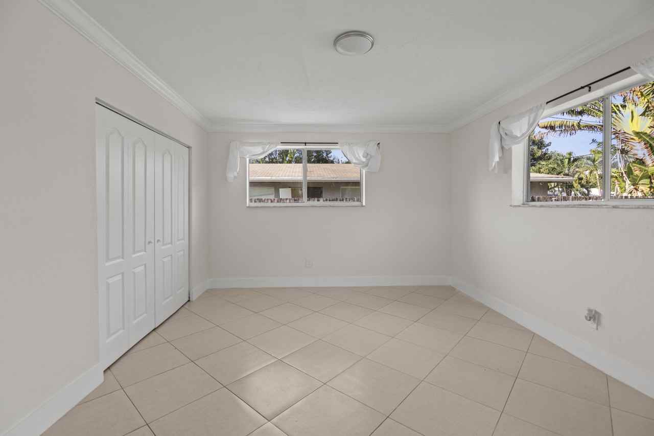 1140 Nw 3rd Ave #1 - Photo 4 of 26