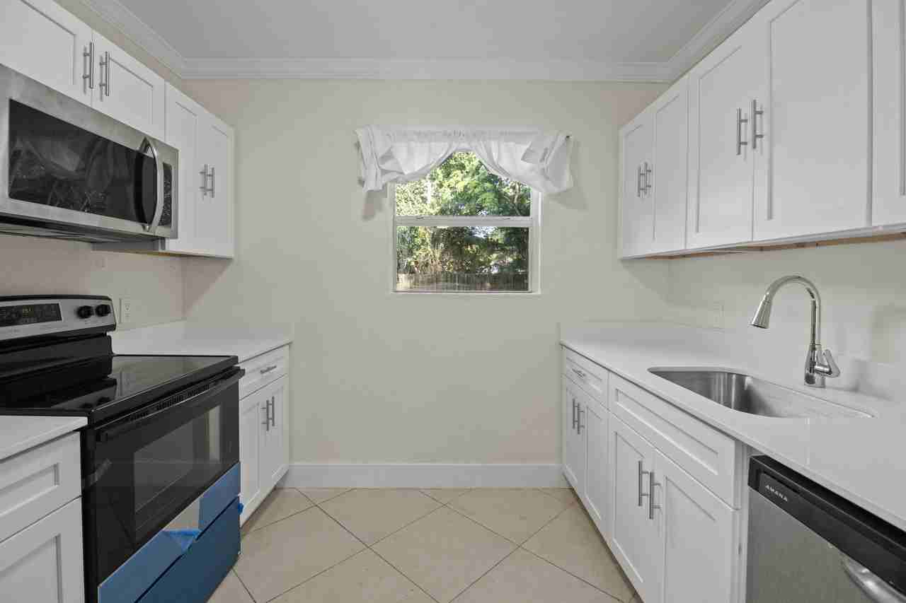 1140 Nw 3rd Ave #1 - Photo 5 of 26